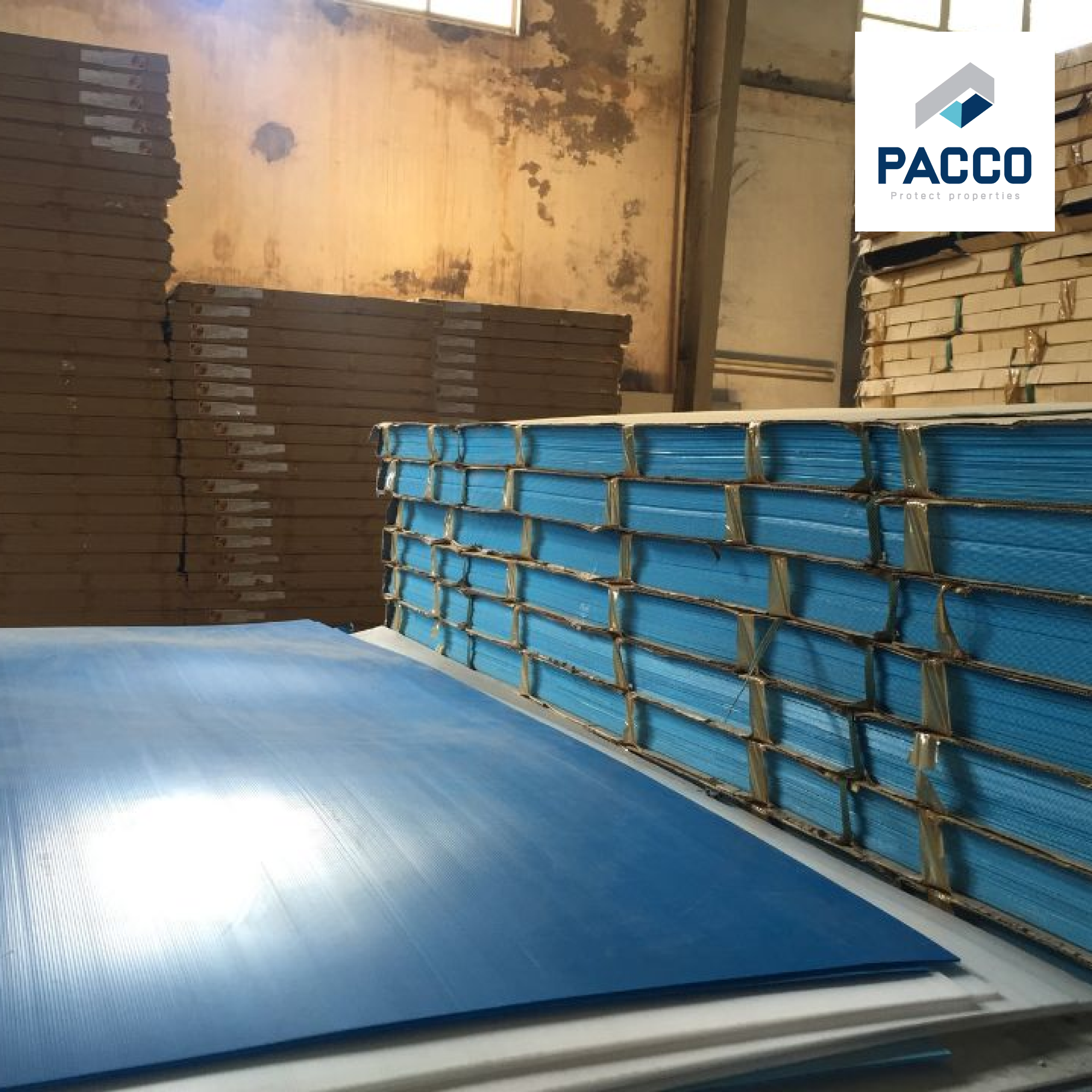 Tấm nhựa danpla thường được sử dụng làm tấm lót sàn nhờ vào đặc tính chống thấm và chống ẩm