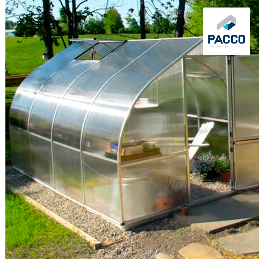 Tấm Nhựa Poly và Kính Cường Lực: Chọn Loại Vật Liệu Phù Hợp Cho Dự Án